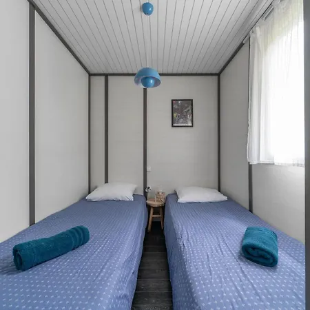 مكان تخييم Le Mont Libre - & Espace Nature - *